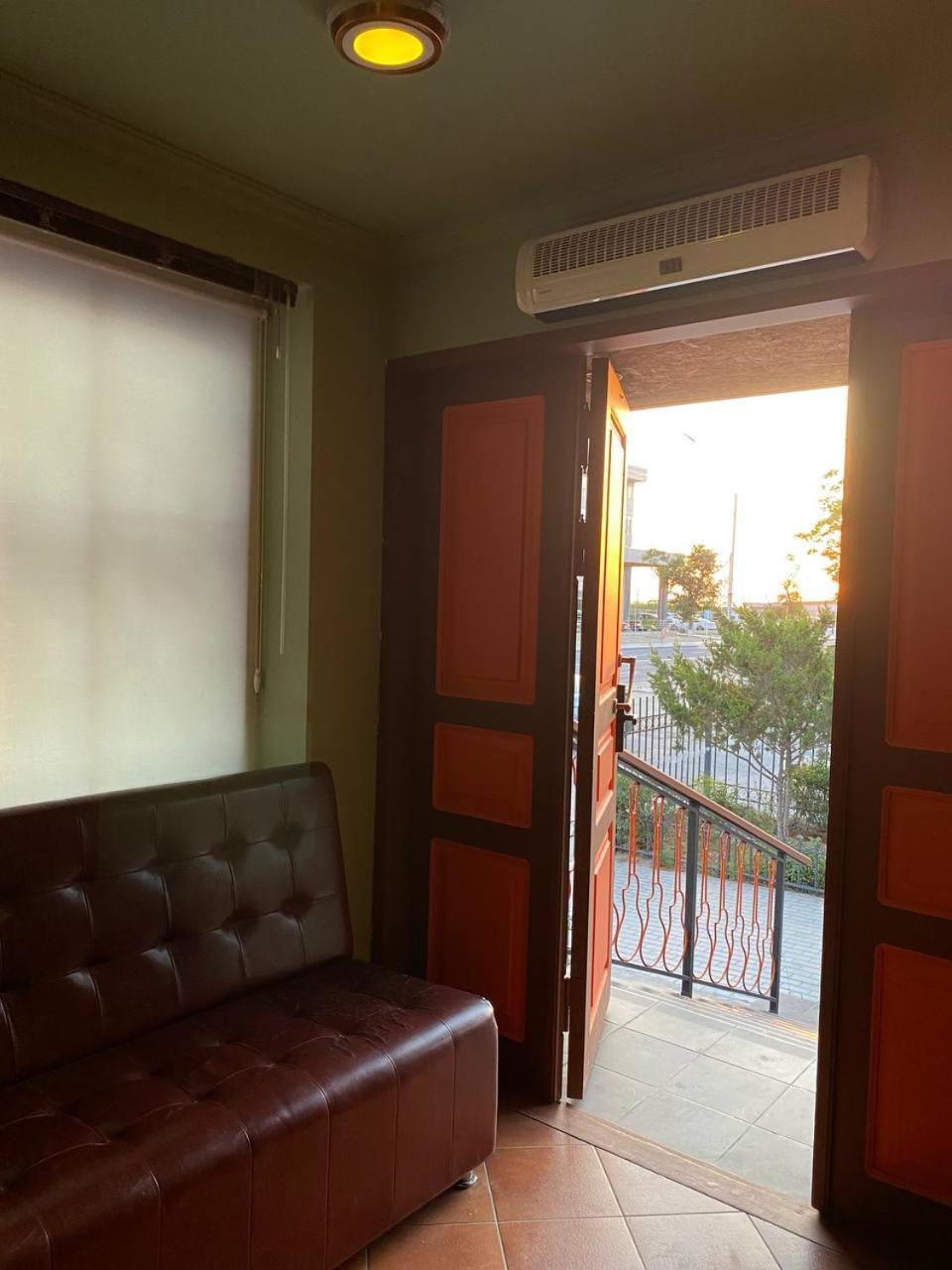 Mang'O Hostel อัคเทา ภายนอก รูปภาพ